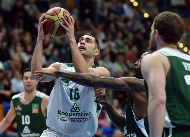 Utkání hvězd Národní basketbalové ligy, 16. března v Praze. Stefan Licartovsky z týmu Mazáci. | Foto: ČTK