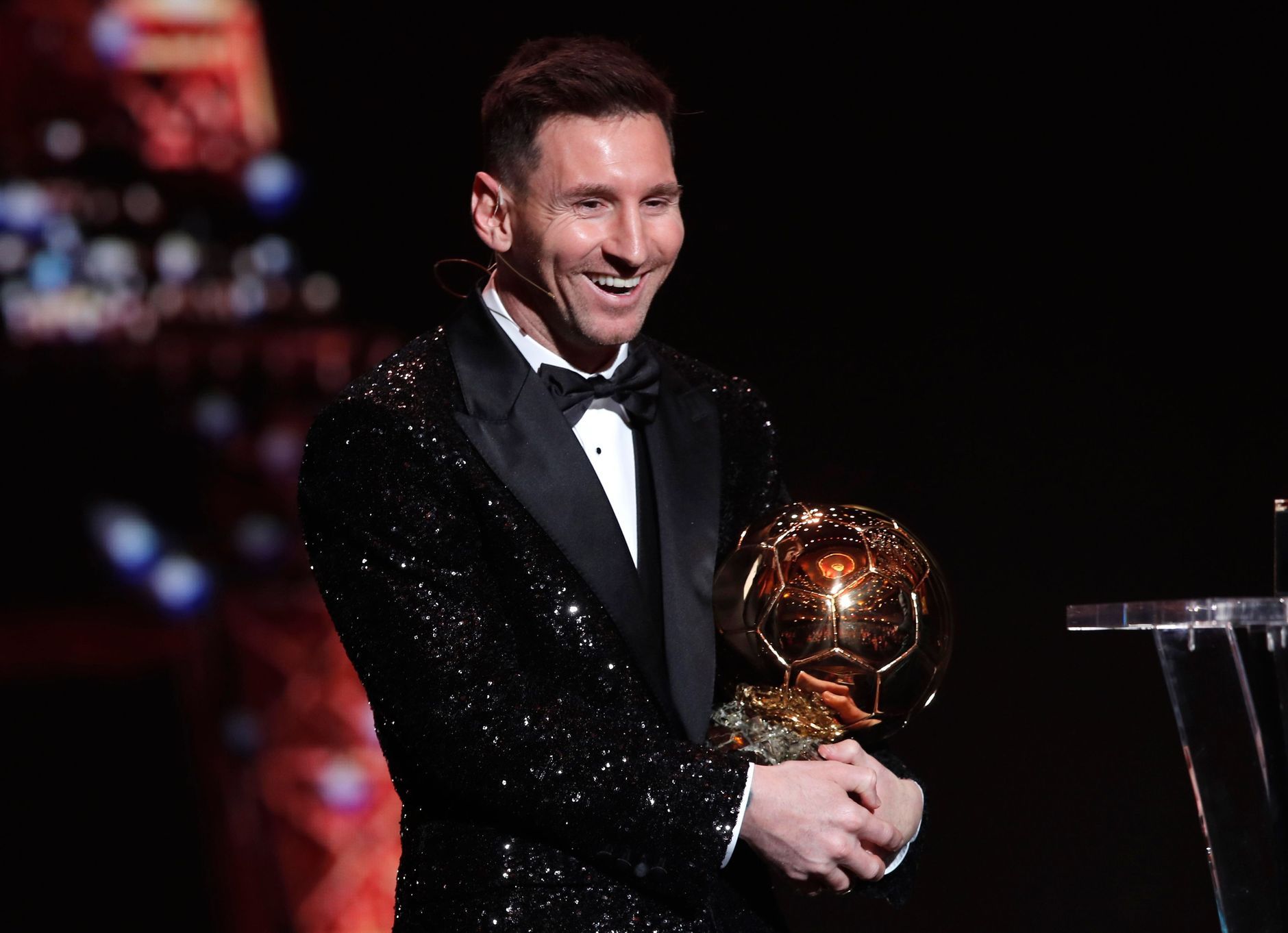 La stella dell’Argentina Messi vince il settimo Pallone d’Oro e migliora il proprio record