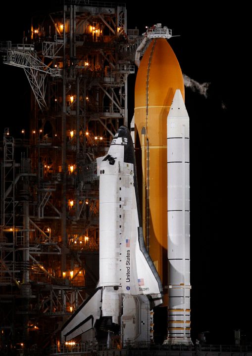 Raketoplán Discovery před startem | Foto: Reuters