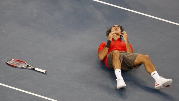 Roger Federer si vítězsvtí na US Open pořádně užil. Vždyť vyhrál grandslamový turnaj letos poprvé. | Foto: Reuters