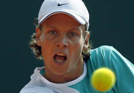 Úsilí Tomáše Berdych v utkání proti Robinu Söderlingovi na turnaji v Monte Carlu. | Foto: Reuters