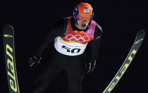 Jakub Janda při olympijském závodě na středním můstku. | Foto: ČTK/AP