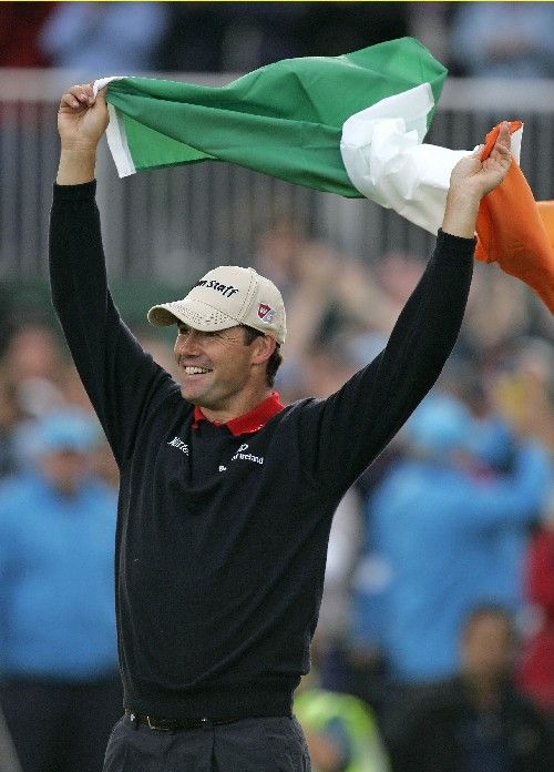 Irský golfista Padraig Harrington oslavuje svůj triumf na British Open. | Foto: Reuters