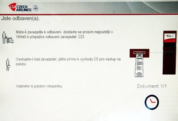 Poslední strana vás odkáže k přepážce, kde si odbavíte zavazadla. Pokud žádné nemáte, můžete ihned s palubní vstupenkou odejít k danému východu a z něj na palubu letadla. | Foto: Jan Langer