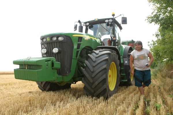 Stroj stejného typu z roku 2007 stojí na internetu 107 tisíc euro, tedy ke dvěma a půl milionu. | Foto: Karel Toman