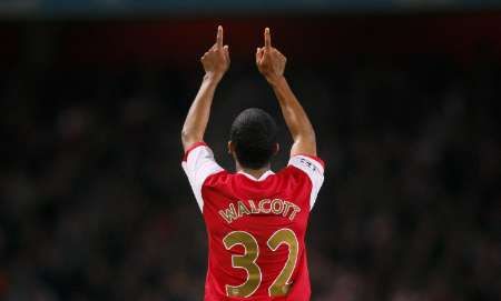 Společně s hráči Arsenalu se na Emirates Stadium radovalo i 60068 fanoušků domácích. | Foto: Reuters