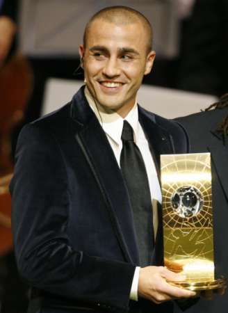 FABIO CANNAVARO - Skvělý italský bek, mistr světa, stříbrný z evropského šampionátu se rozhodl zkusit štěstí jako trenér v Číně a ve Spojených arabských emirátech. Nikde ale zatím nevydržel déle jak sezonu, tak uvidíme, jak mu to půjde v Al-Nassru, kde nyní působí. | Foto: Reuters