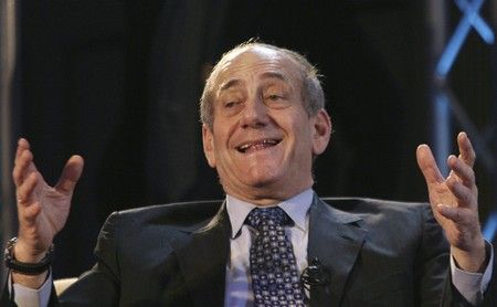 Izraelský premiér Ehud Olmert a americký prezident George W. Bush se dlouho osobně nepotkali. O čem se budou bavit? Hlavně o íránském jaderném programu, pak také o Libanonu a situaci v palestinském pásmu Gazy | Foto: Reuters