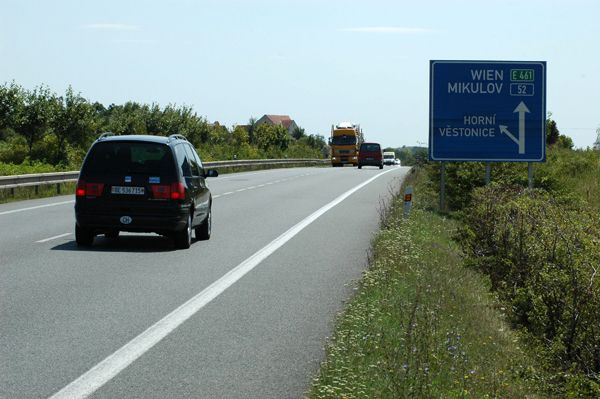 Místo budoucí mimoúrovňové křižovatky Perná ve variantě R52 | Foto: JMK