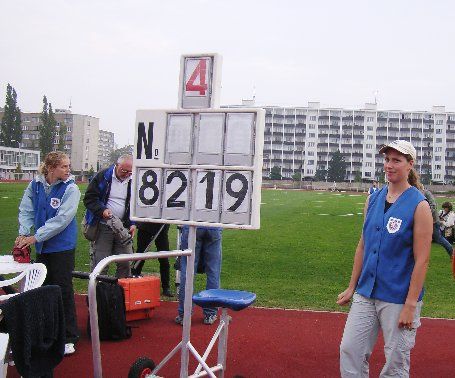 Takto vypadala výsledková tabule po posledním hodu Jana Železného v kariéře. Čísla symbolicky zůstala na stojanu i poté, co většina diváků odešla domů. | Foto: Zuzana Hronová