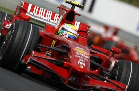 Brazilec Massa ve svém monopostu. | Foto: Reuters