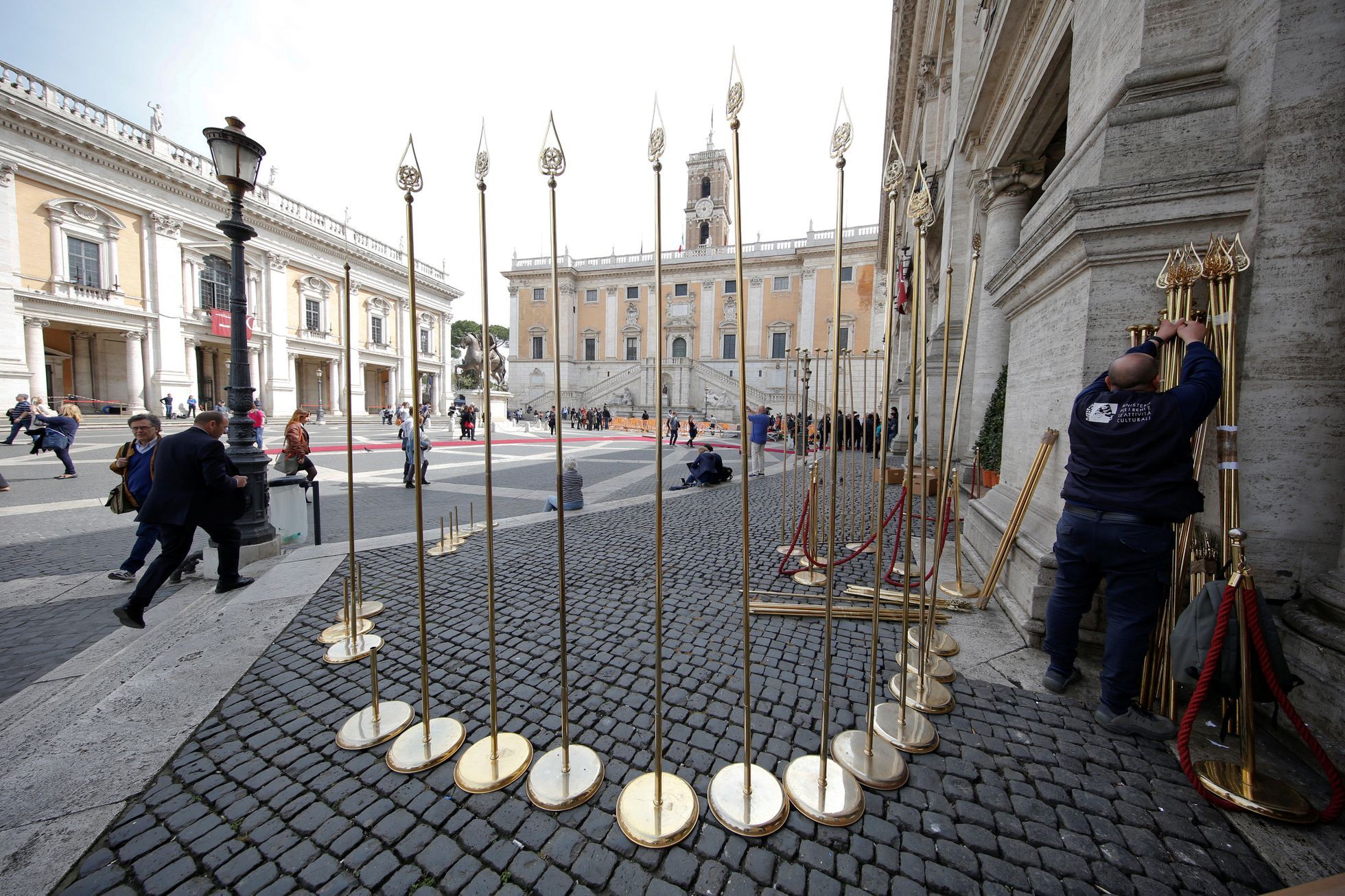 L’Italia aumenta le misure di sicurezza attorno ai monumenti, reagendo agli attacchi terroristici in Spagna e Finlandia