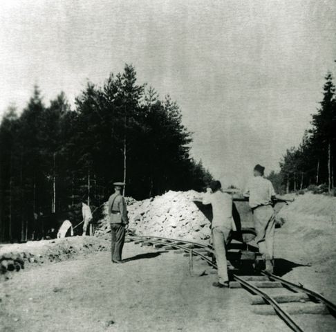 The camp prisoners were used as a labor force to build a road Pilsen - Ostrava. | Foto: Muzeum romské kultury, s.p.o.