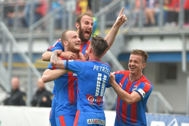 Radost fotbalistů Viktorie Plzeň | Foto: ČTK