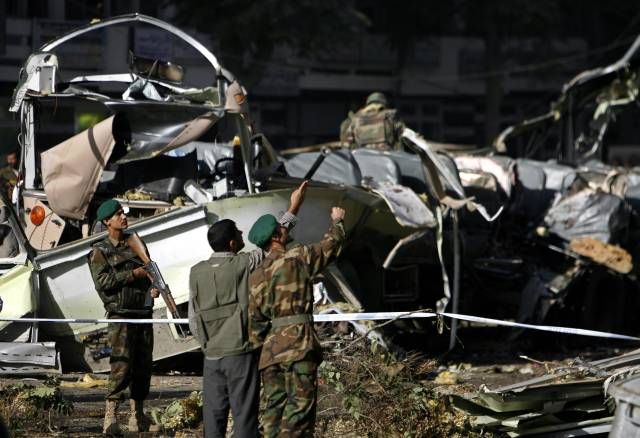 Autobus po výbuchu nebyl k poznání. | Foto: Reuters