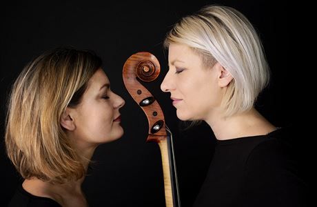 Hudební duo Tara Fuki - Andrea Konstankiewicz a Dorota Barová. | Foto: Tara Fuki