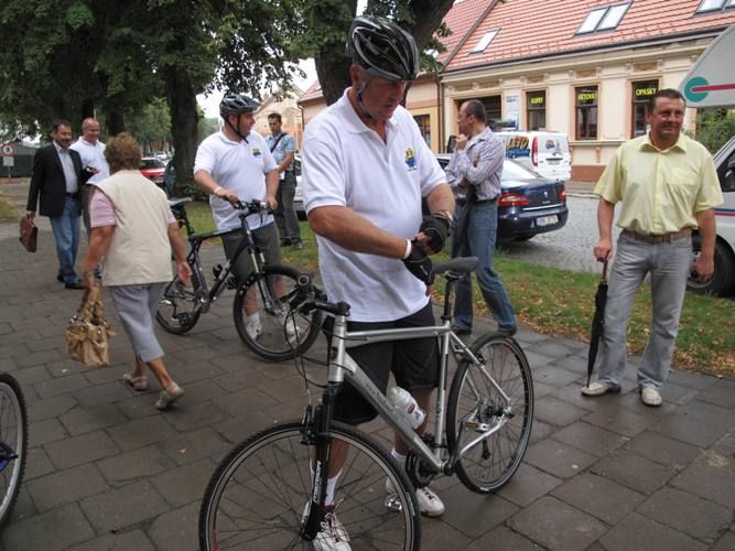 Kolo pro letní část kampaně Topolánkovi obstaral cyklista Ján Svorada. Stálo prý asi devatenáct tisíc korun. | Foto: Lenka Smyčková