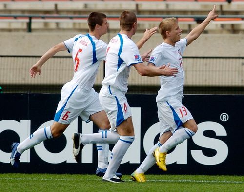 Odnřej Kúdela, Ondřej Mazuch a Tomáš Mičola slaví trefu českého týmu do Rakouské brnaky v semifinále MS dvacítek. | Foto: Reuters