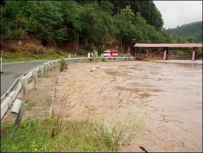 Rozvodněná řeka Úpa v Suchovršicích na Trutnovsku. | Foto: SDH Úpice