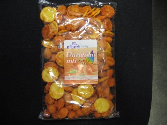 Závadný výrobek: Orientální mix - obalované arašídy s kukuřičnými snacky (balení 225g, datum minimální trvanlivosti 19 JUL 2009, označení šarže 1/9034/8). | Foto: Státní zemědělská a potravinářská inspekce