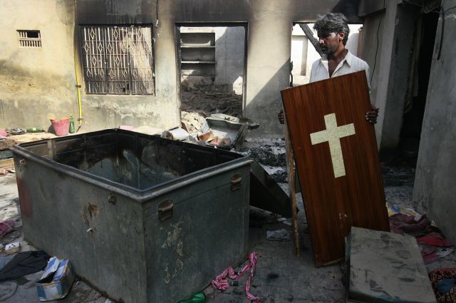 Při pogromu proti křesťanům zemřelo osm lidí, řada dalších přišla o střechu nad hlavou. | Foto: Reuters