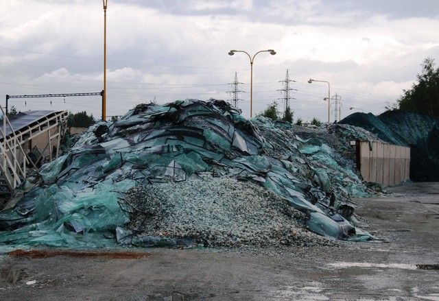 Tady je zásoba autoskel pro další zpracování | Foto: Radek Pecák