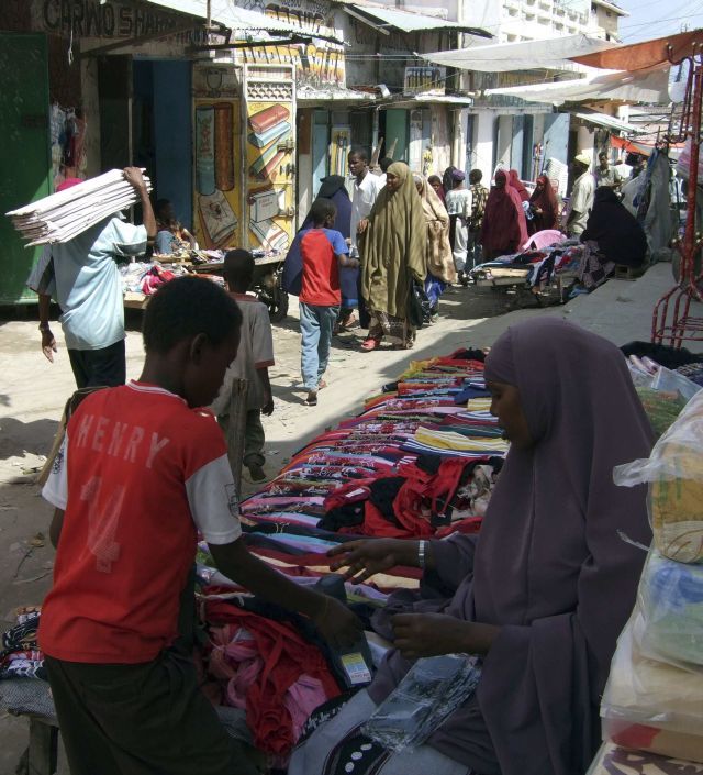 U příležitosti postního měsíce se nakupuje i v somálském Mogadišu. | Foto: Reuters