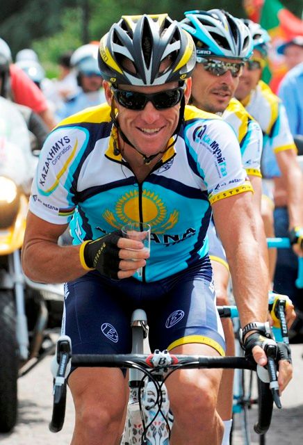 Armstrong se šampaňským | Foto: Reuters