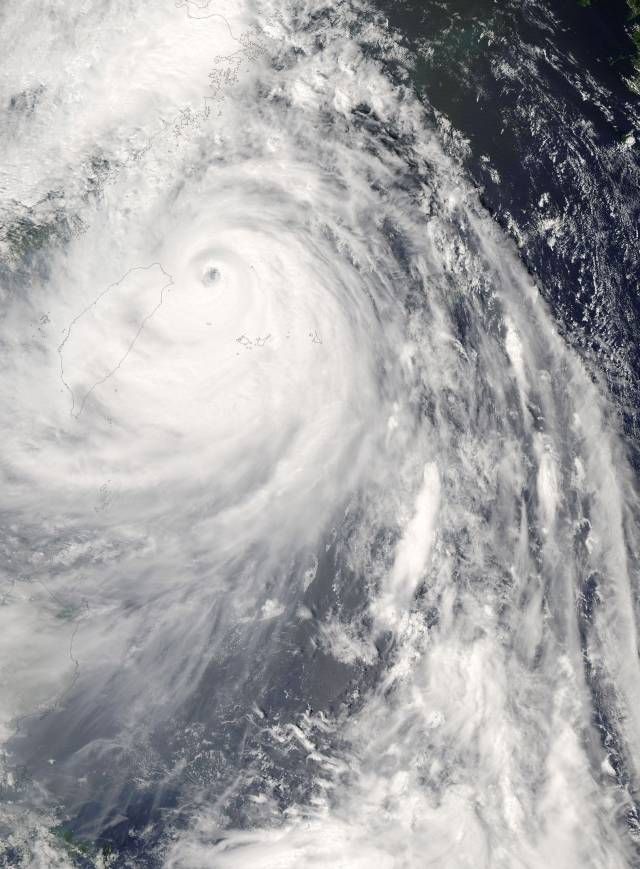 Snímek NASA zachytil tajfun před úderem na Taiwan a Čínu. | Foto: Reuters