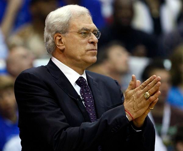 Trenér Lakers Phil Jackson měl důvod ke spokojenosti | Foto: Sport