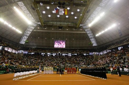 Nástup obou týmů při státních hymnách | Foto: Reuters