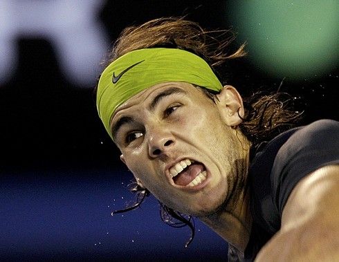 Rafael Nadal při servisu | Foto: Sport