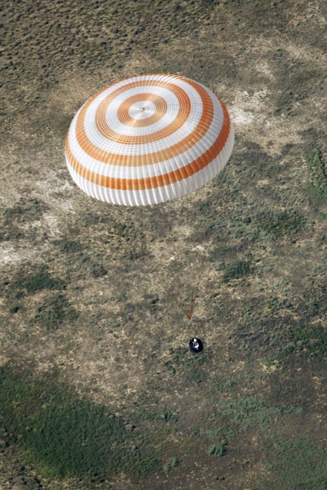 Skoro to vypadá jako obří padák. | Foto: Reuters