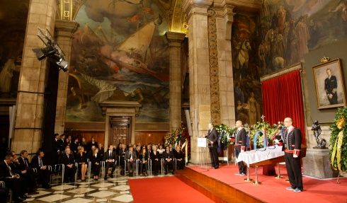 Smuteční tryzna se konala v barcelonském sídle regionální vlády Palau de la Generalitat | Foto: Reuters