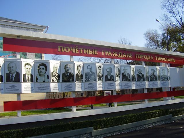 Seznamu pamětihodných osobností Tiraspolu vévodí hlavně představitelé bývalé sovětské armády a Komunistické strany Sovětského svazu. | Foto: Martin Novák