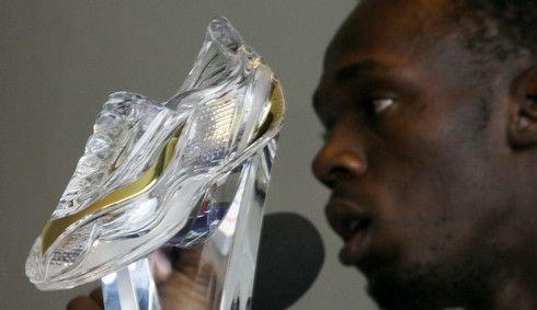 Usain Bolt se symbolickou tretrou | Foto: Sport