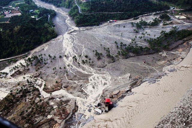 Nejhůře postiženou oblastí je Kao-Siung. | Foto: Reuters