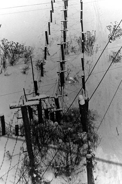 Dokonalá ochrana: tři řady drátěných překážek | Foto: Archiv bezpečnostních složek