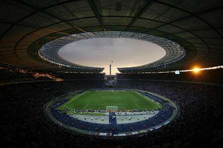 Celkový pohled na vnitřek berlínského stadionu při finále fotbalového MS. | Foto: Reuters