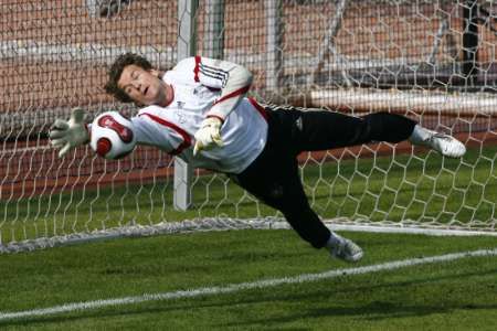 Jens Lehmann při tréninku německé reprezentace | Foto: Reuters