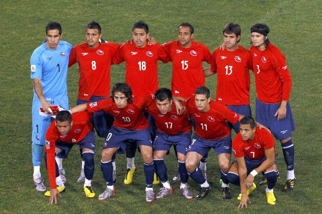 Ve večerních utkání muselo Chile získat alespoň bod se Španělskem, aby mělo jistotu postupu. | Foto: Reuters