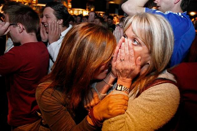 Smutek zachvátil i Londýn. Fanoušci Chelsea v baru Elk Pub | Foto: Reuters