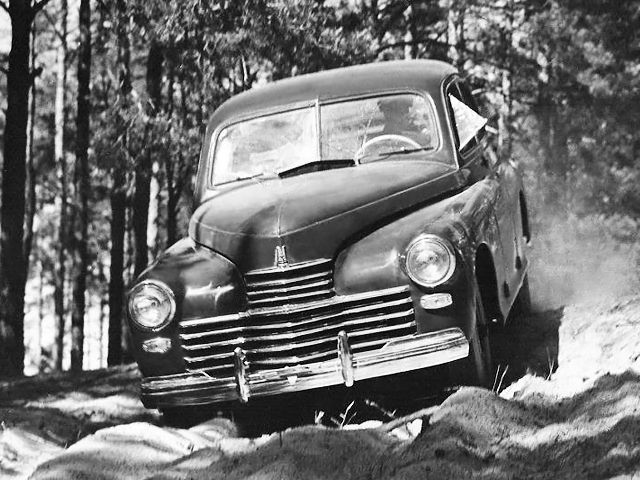 Proto musela být produkce zastavena a auto doznalo řady vylepšení. Druhá série vznikala od roku 1949. | Foto: Výrobci