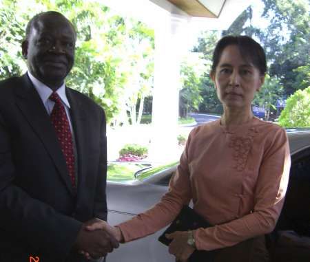 Ibrahim Gambari a Aun Schan Su Ťij během setkání v Rangúnu (2.října 2007) | Foto: Reuters