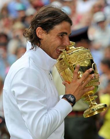 Rafael Nadal s vítěznou trofejí | Foto: Sport