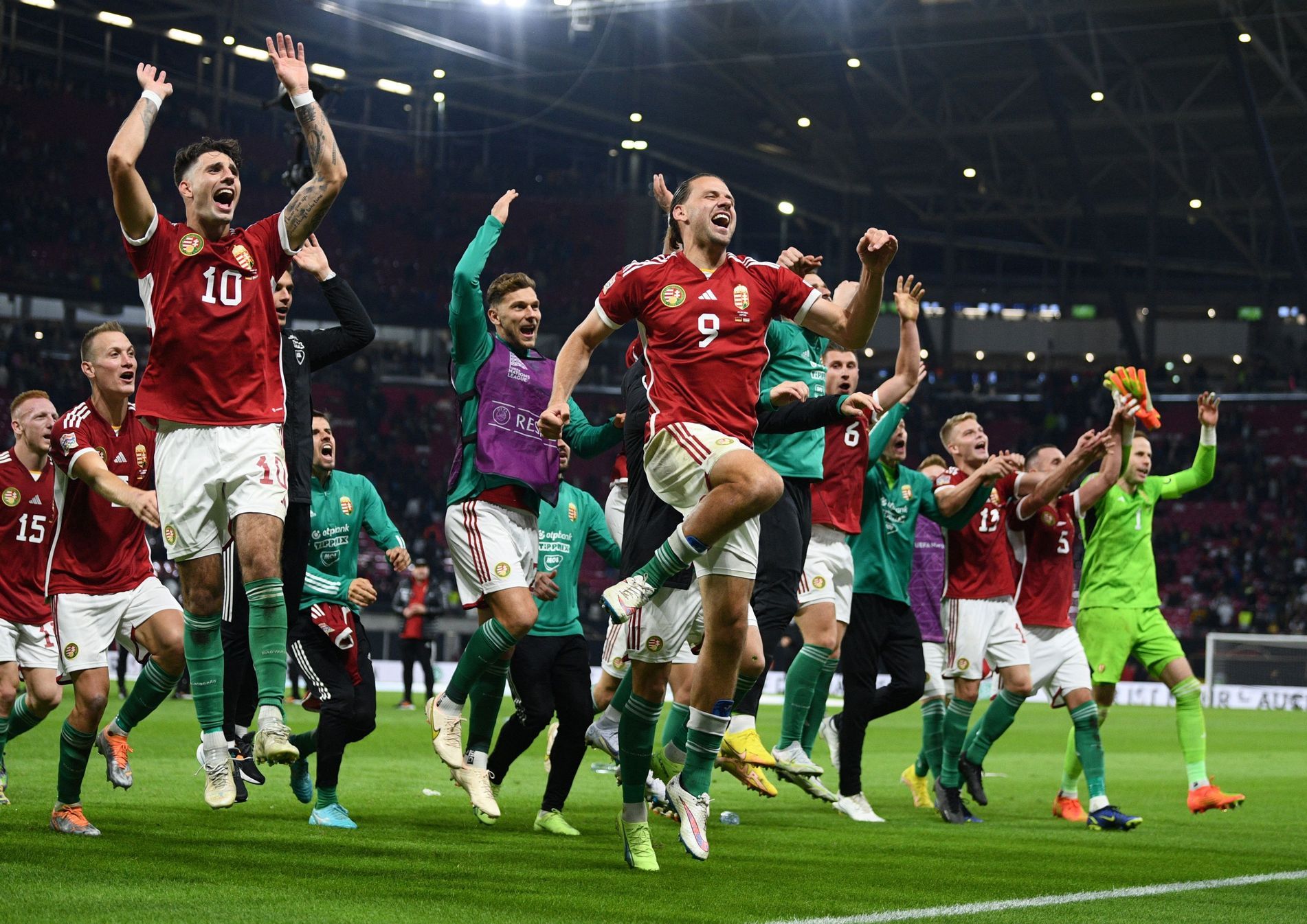 Ungarn schlägt Deutschland sensationell und qualifiziert sich fast, Italien drängt England