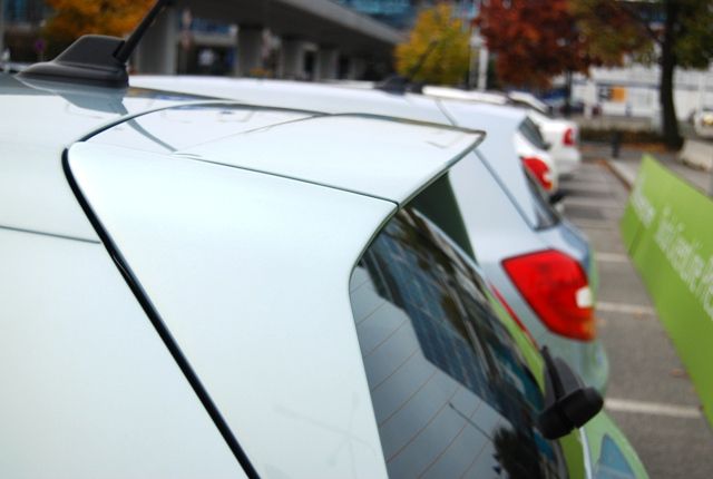 Také kvůli požadavkům na na nižší emise vznikla řada greenline. Fabia hatchback dostala kvůli tomu takovýto spojler | Foto: Radek Pecák