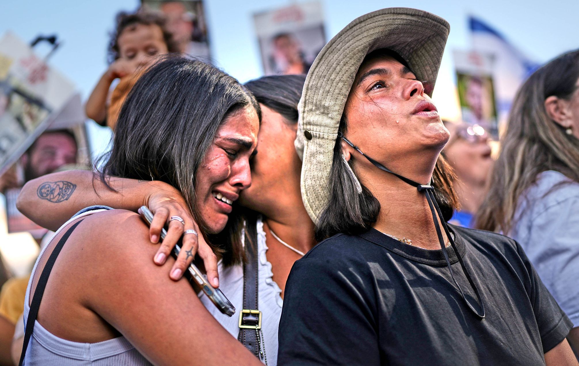 Konečně na svobodě. Hamás předal všechna živá rukojmí z Gazy
