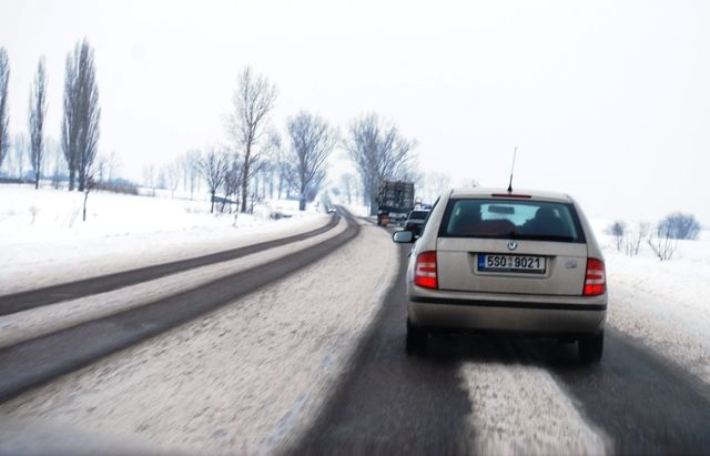 Takhle to vypadalo již pár set metrů ve vnitrozemi Středočeského kraje | Foto: Radek Pecák