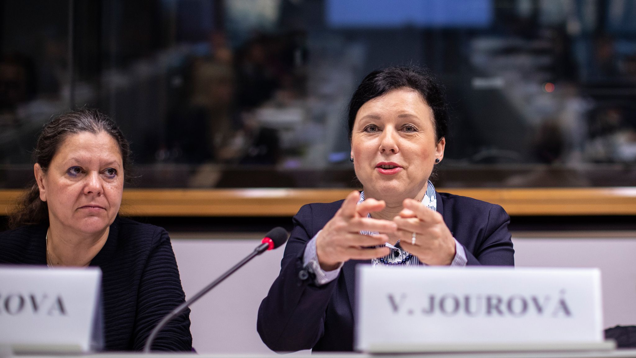 À Bruxelles, deux femmes tchèques ont obtenu de très bons résultats, atteignant toutes deux des postes de premier plan à la Commission européenne